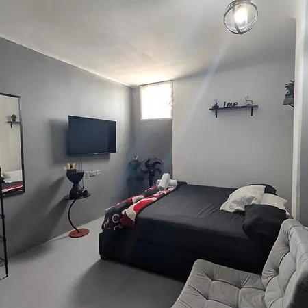 King's 402